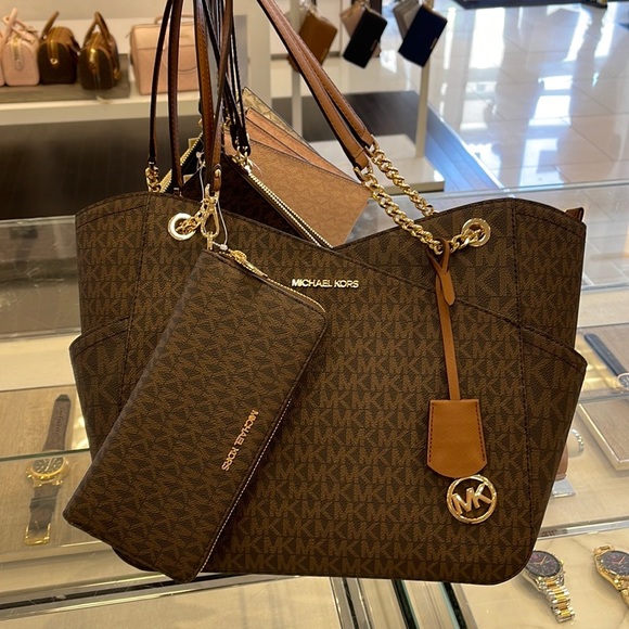 MICHAEL KORS LG X CHAIN SHOULDER TOTE
& Jet St Trvl Lg Travel CONTINENTAL Wallet - Picture 14 of 16